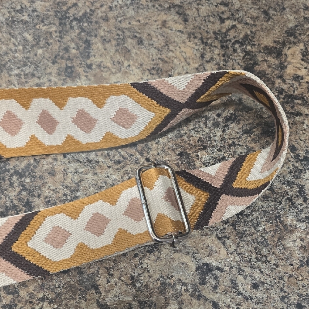 Geometric Patterned Strap - Picture 2 of 4